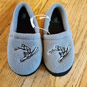 Vintage Boys' Old Navy grey fleece snowboarding slippers in size S (7/8)